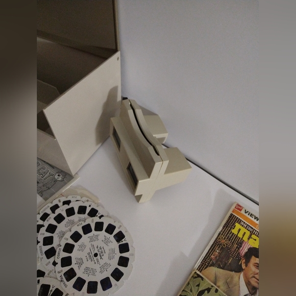 Vintage View Finder w/Stories & Original Box - Picture 8 of 12